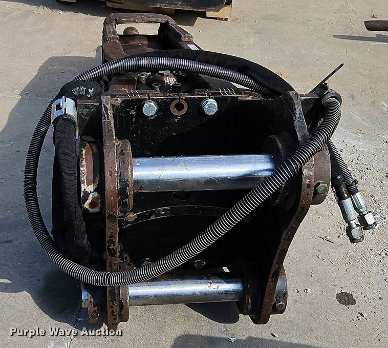 image for item LM9148 Caterpillar 100 Hammer  breaker