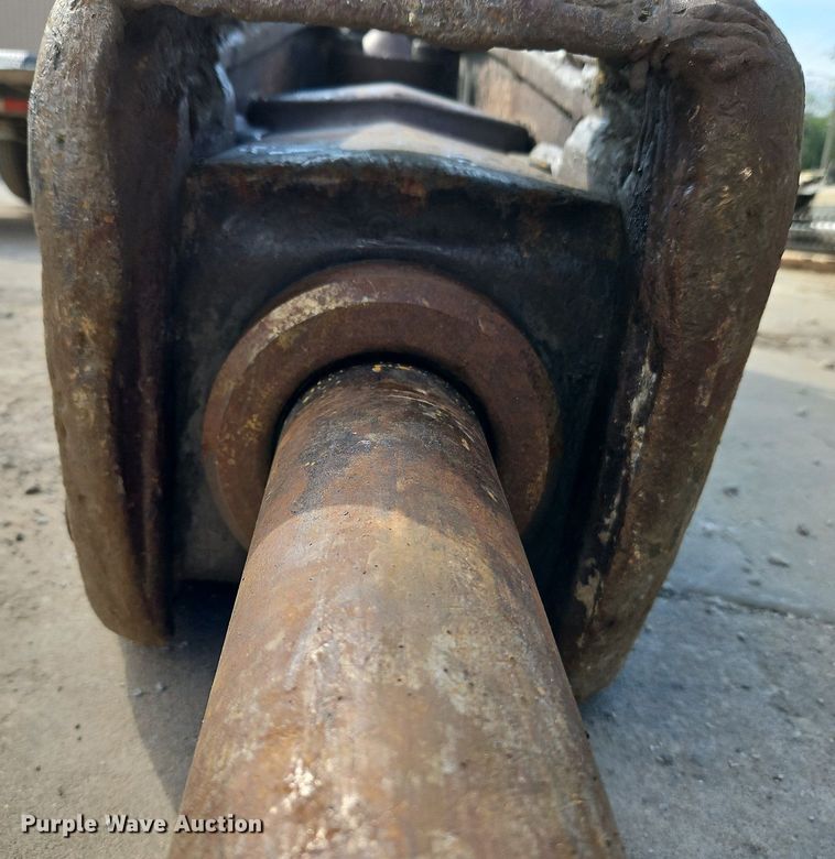 image for item LM9148 Caterpillar 100 Hammer  breaker