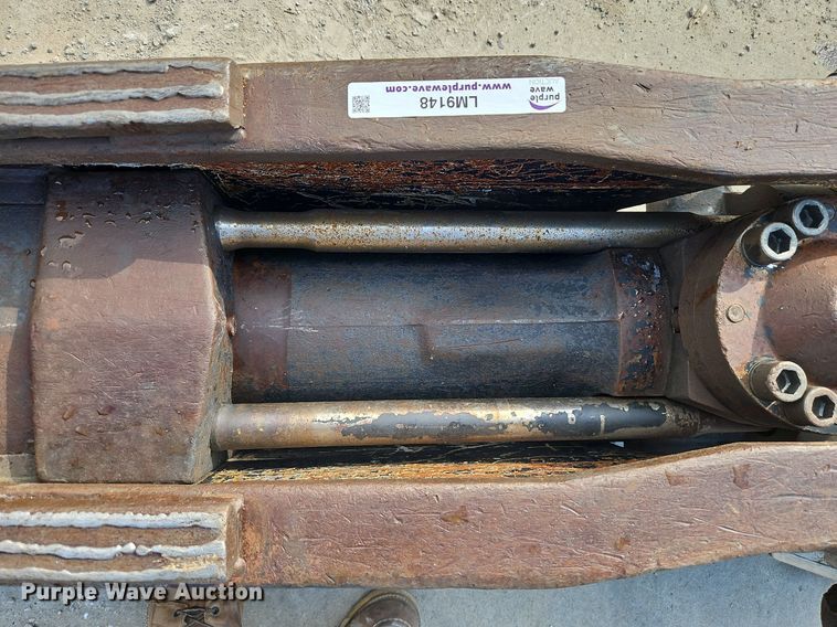 image for item LM9148 Caterpillar 100 Hammer  breaker