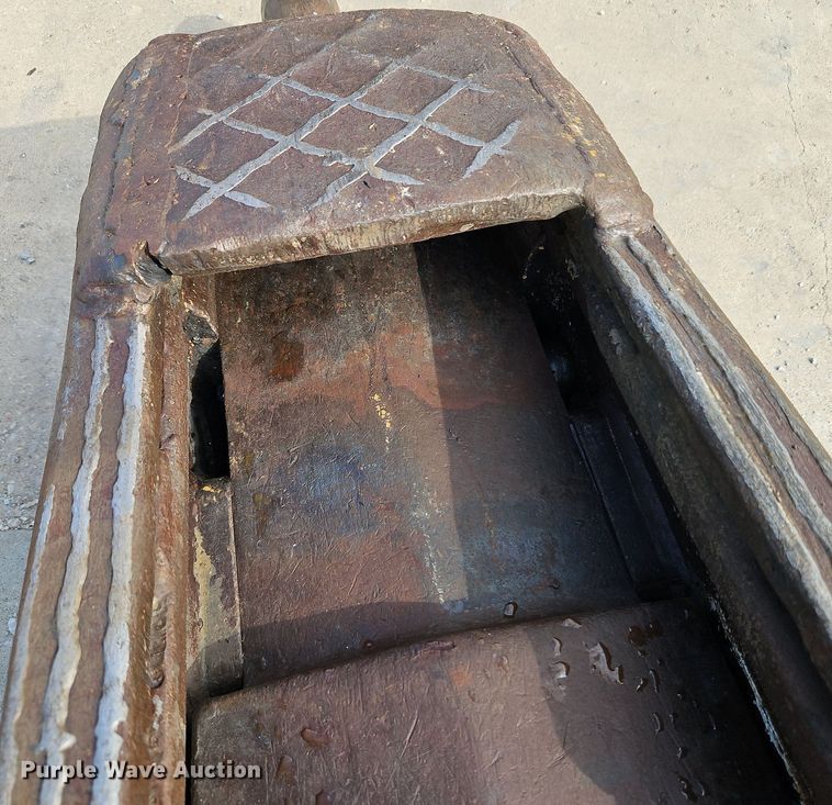 image for item LM9148 Caterpillar 100 Hammer  breaker