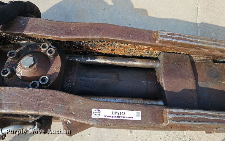 image for item LM9148 Caterpillar 100 Hammer  breaker