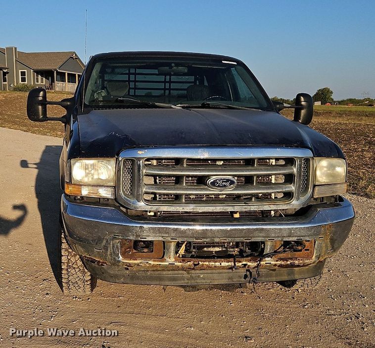 image for item LM9151 2002 Ford F250 Super Duty  SuperCab flatbed pickup truck