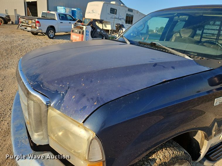 image for item LM9151 2002 Ford F250 Super Duty  SuperCab flatbed pickup truck