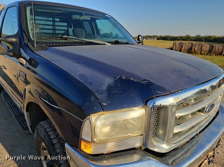 image for item LM9151 2002 Ford F250 Super Duty  SuperCab flatbed pickup truck