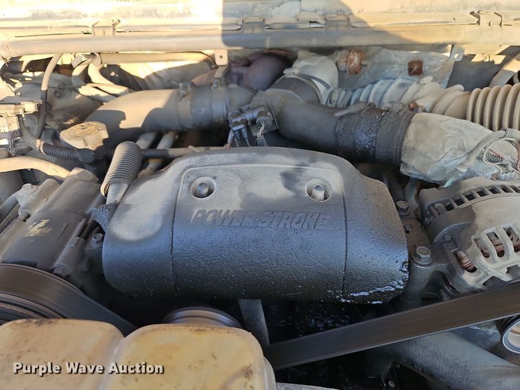 image for item LM9151 2002 Ford F250 Super Duty  SuperCab flatbed pickup truck