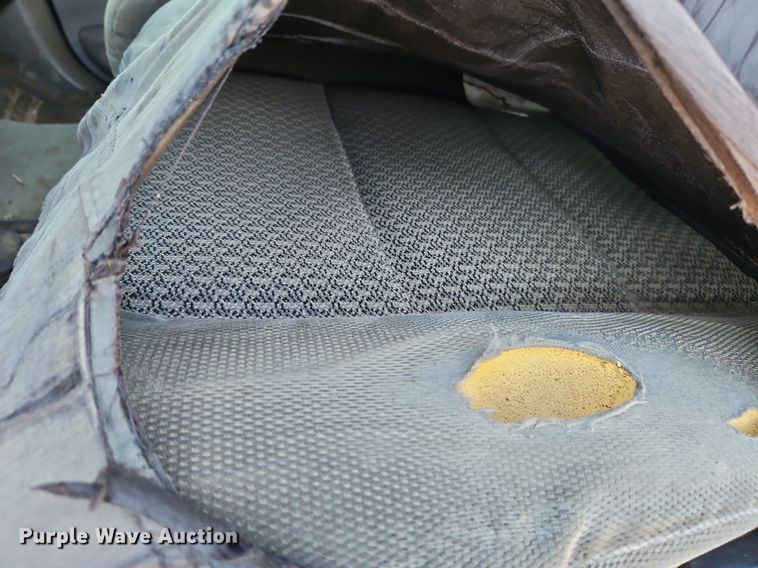 image for item LM9151 2002 Ford F250 Super Duty  SuperCab flatbed pickup truck