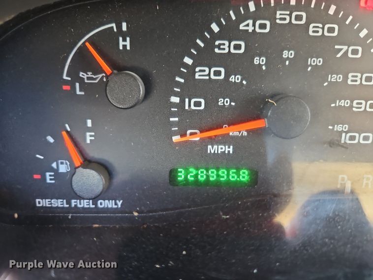 image for item LM9151 2002 Ford F250 Super Duty  SuperCab flatbed pickup truck