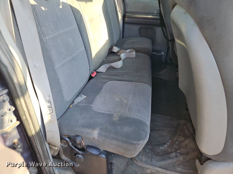 image for item LM9151 2002 Ford F250 Super Duty  SuperCab flatbed pickup truck