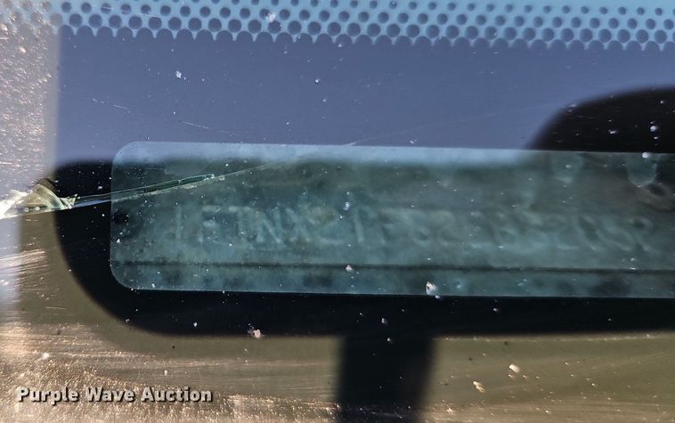 image for item LM9151 2002 Ford F250 Super Duty  SuperCab flatbed pickup truck