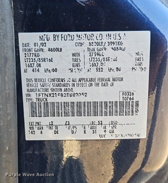 image for item LM9151 2002 Ford F250 Super Duty  SuperCab flatbed pickup truck