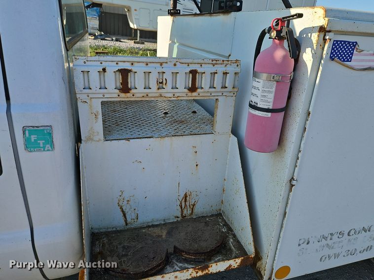 image for item LM9152 2006 Ford F550 Super Duty  utility/ service truck