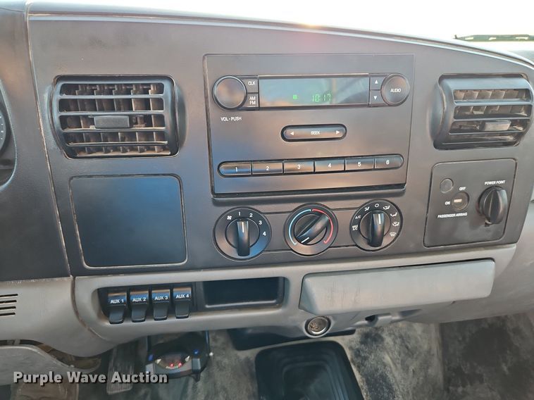 image for item LM9152 2006 Ford F550 Super Duty  utility/ service truck