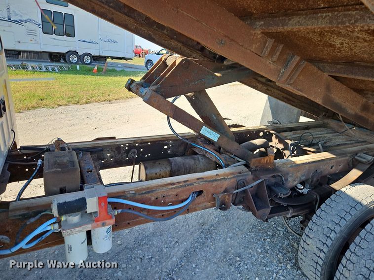 image for item LM9153 2003 Ford F450 Super Duty  dump flatbed truck
