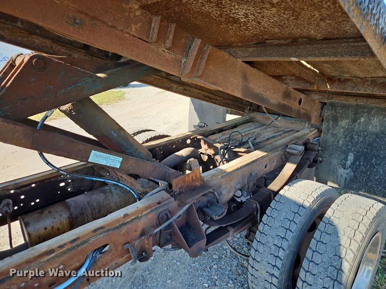 image for item LM9153 2003 Ford F450 Super Duty  dump flatbed truck