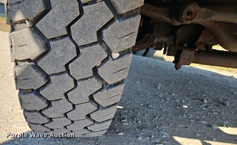 image for item LM9153 2003 Ford F450 Super Duty  dump flatbed truck