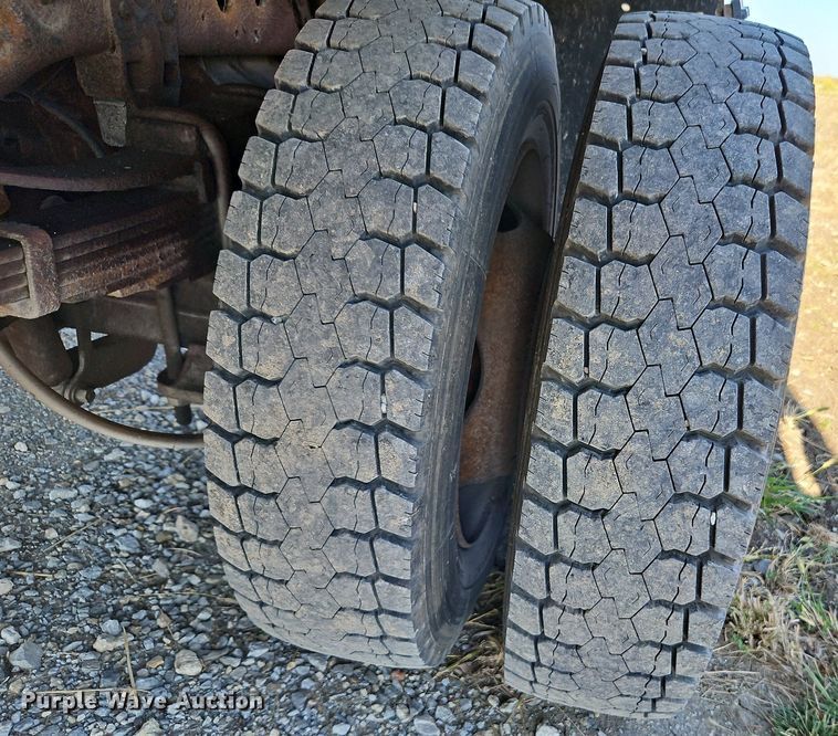 image for item LM9153 2003 Ford F450 Super Duty  dump flatbed truck