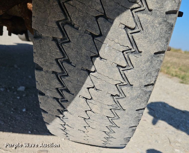 image for item LM9153 2003 Ford F450 Super Duty  dump flatbed truck