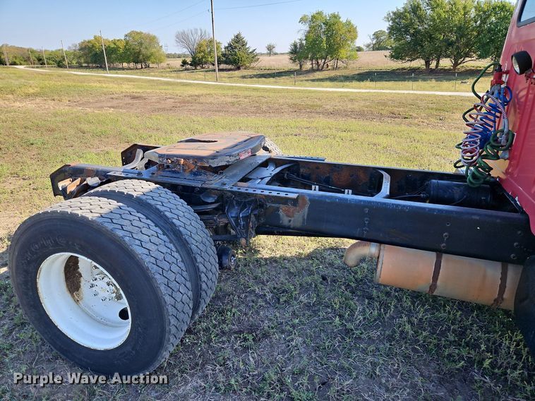 image for item LM9154 1999 International 4900  semi truck