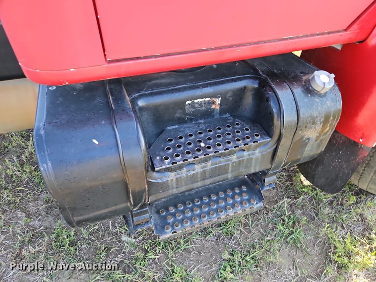 image for item LM9154 1999 International 4900  semi truck