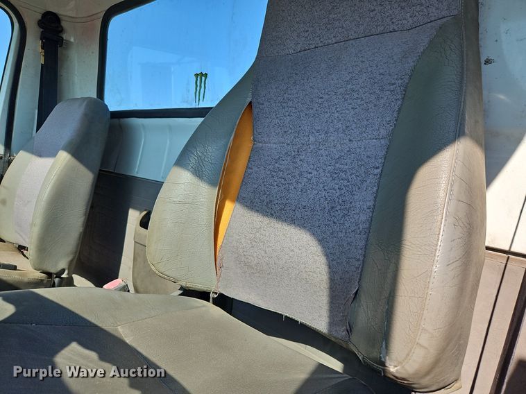 image for item LM9154 1999 International 4900  semi truck