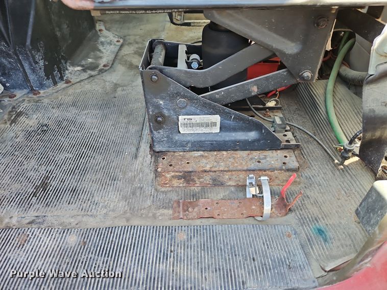 image for item LM9154 1999 International 4900  semi truck