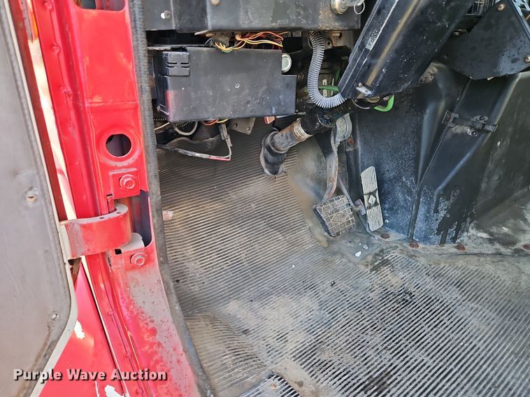 image for item LM9154 1999 International 4900  semi truck