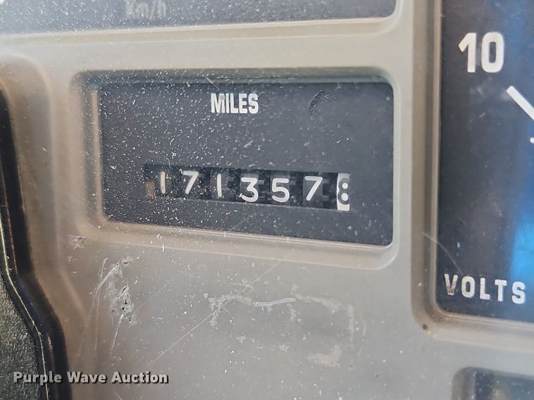 image for item LM9154 1999 International 4900  semi truck