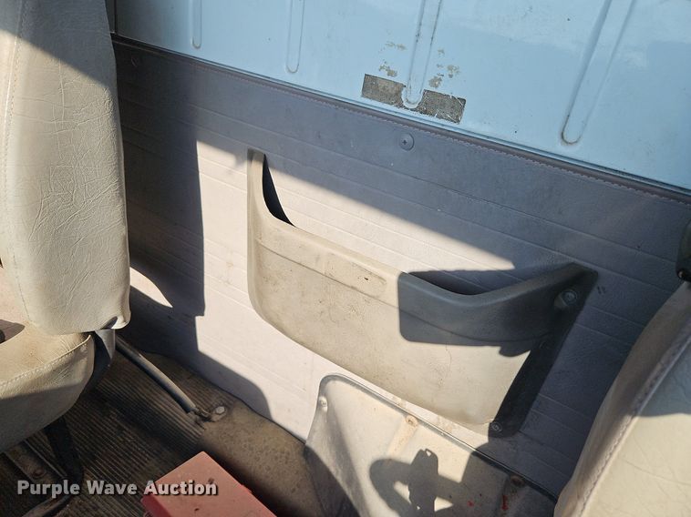 image for item LM9154 1999 International 4900  semi truck