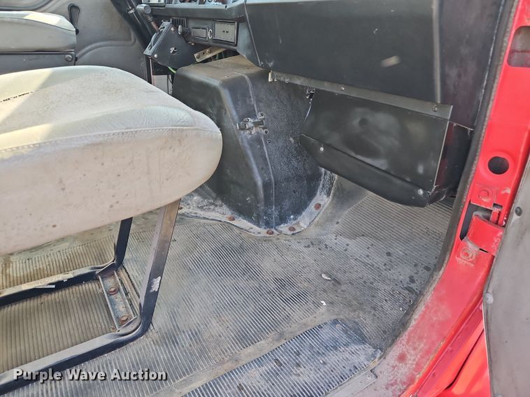 image for item LM9154 1999 International 4900  semi truck