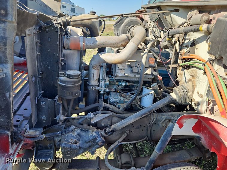 image for item LM9154 1999 International 4900  semi truck