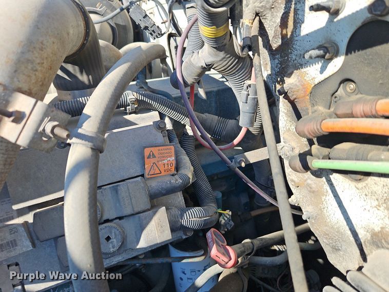 image for item LM9154 1999 International 4900  semi truck