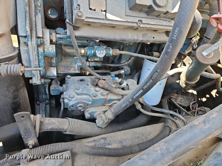 image for item LM9154 1999 International 4900  semi truck