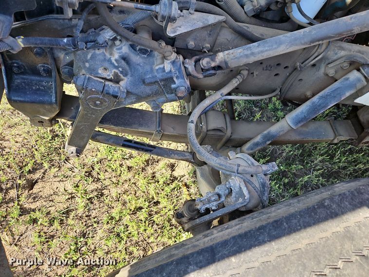 image for item LM9154 1999 International 4900  semi truck