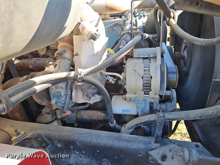 image for item LM9154 1999 International 4900  semi truck