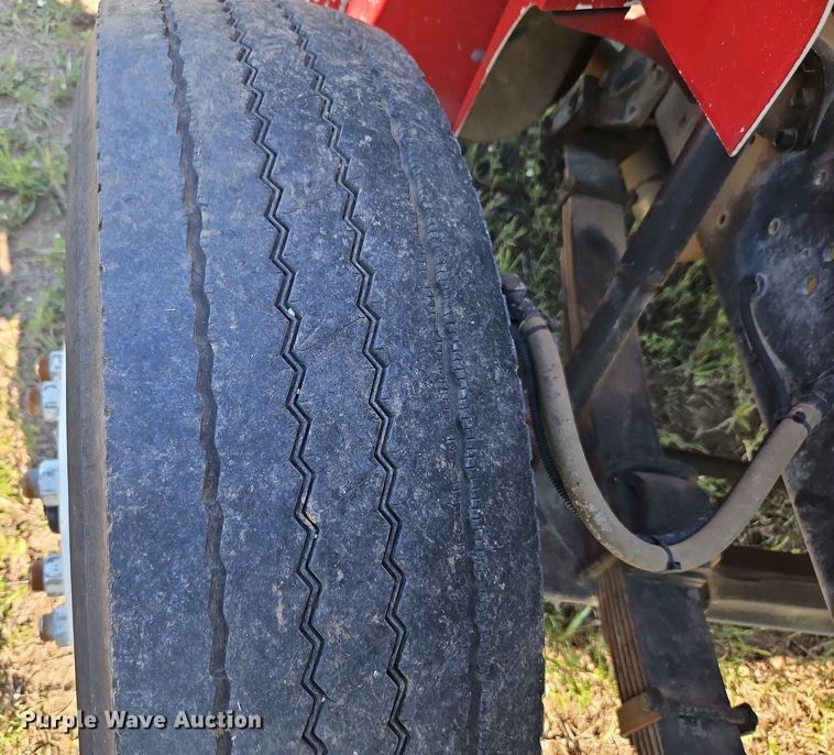 image for item LM9154 1999 International 4900  semi truck