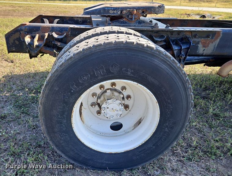 image for item LM9154 1999 International 4900  semi truck