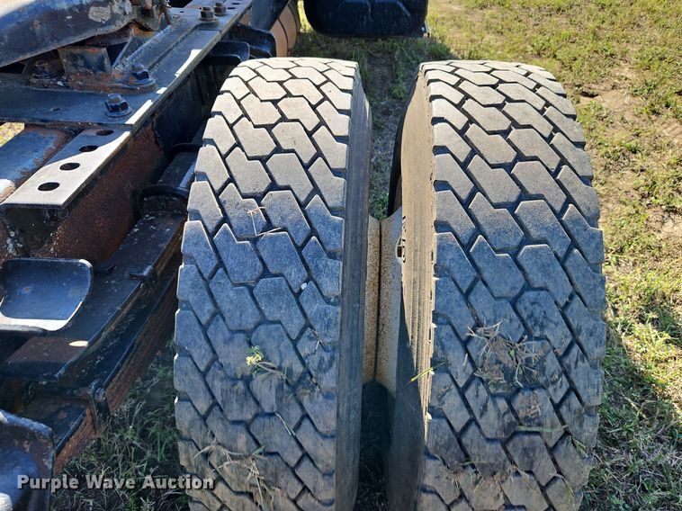 image for item LM9154 1999 International 4900  semi truck