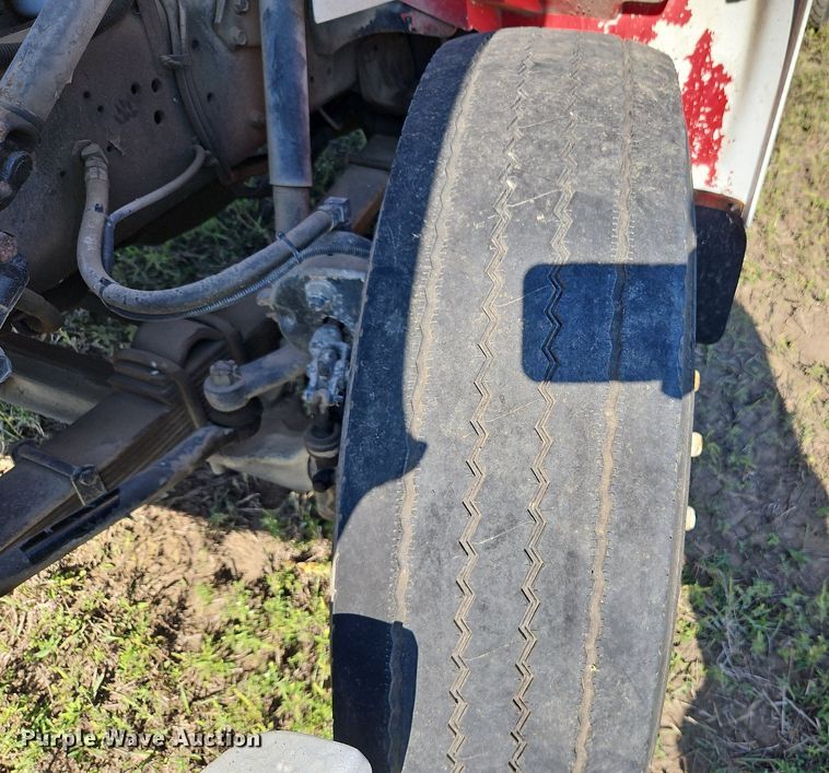 image for item LM9154 1999 International 4900  semi truck