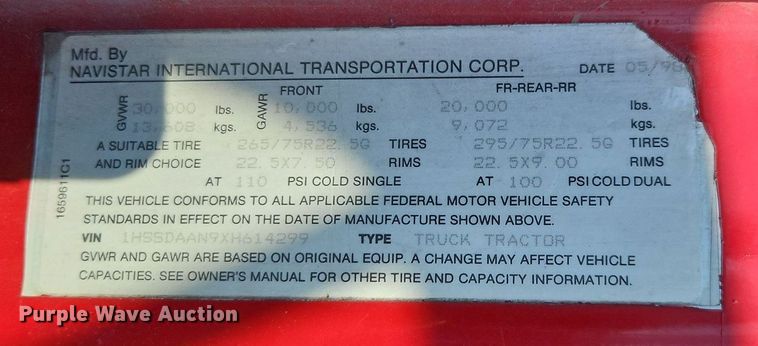 image for item LM9154 1999 International 4900  semi truck