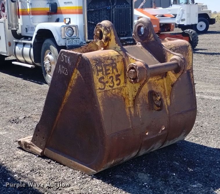 image for item LN9807 52" W bucket