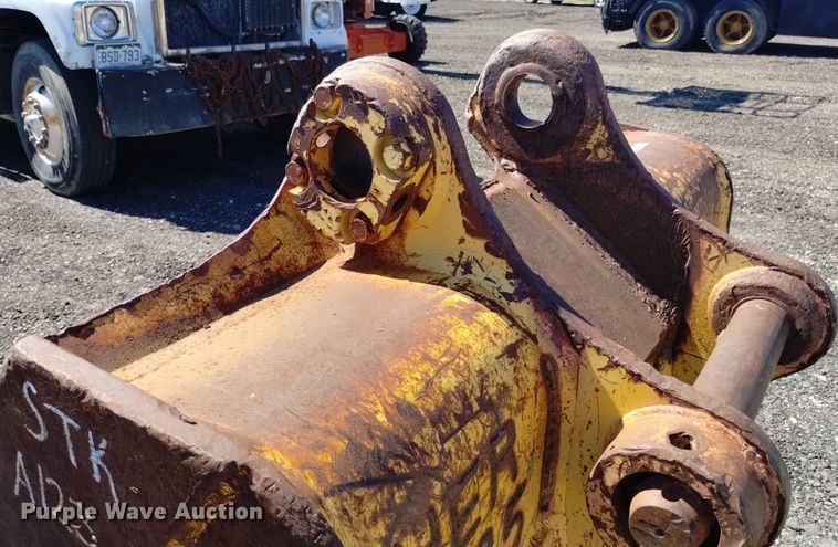 image for item LN9807 52" W bucket