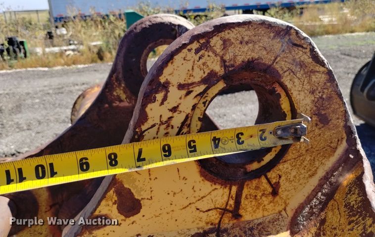 image for item LN9807 52" W bucket