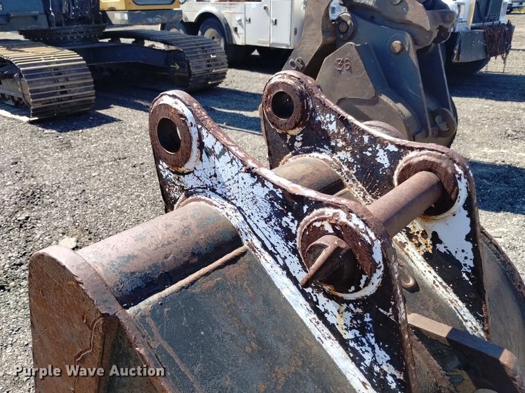 image for item LN9808 Entek  40" W bucket