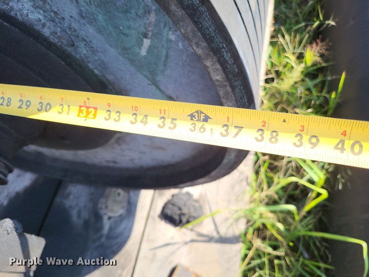 image for item LS9762 Approximately 5 conveyor rollers 