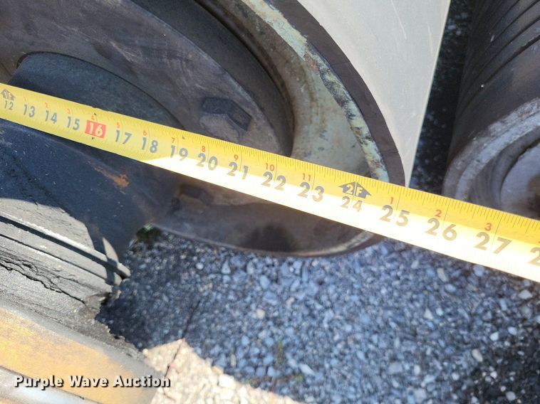 image for item LS9762 Approximately 5 conveyor rollers 