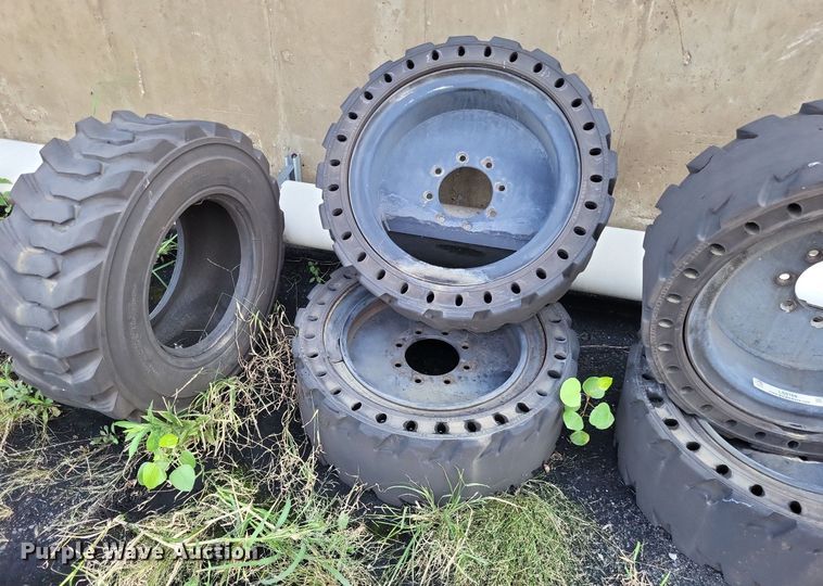 image for item LS9769 (5) skid steer tires