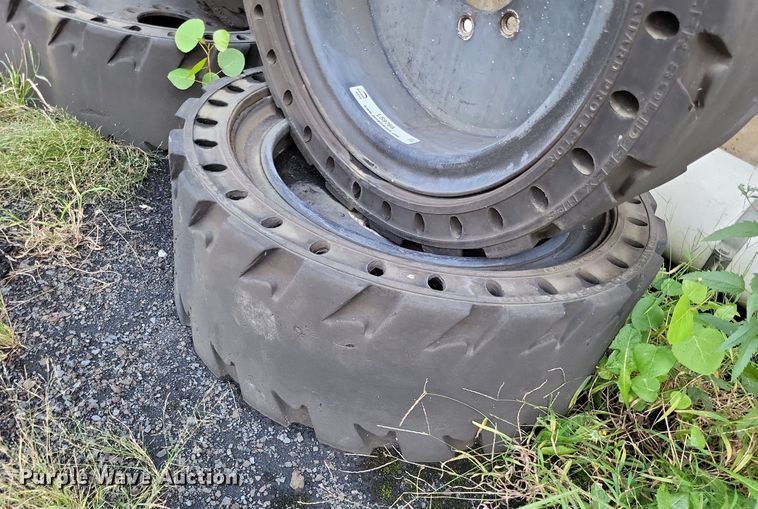 image for item LS9769 (5) skid steer tires