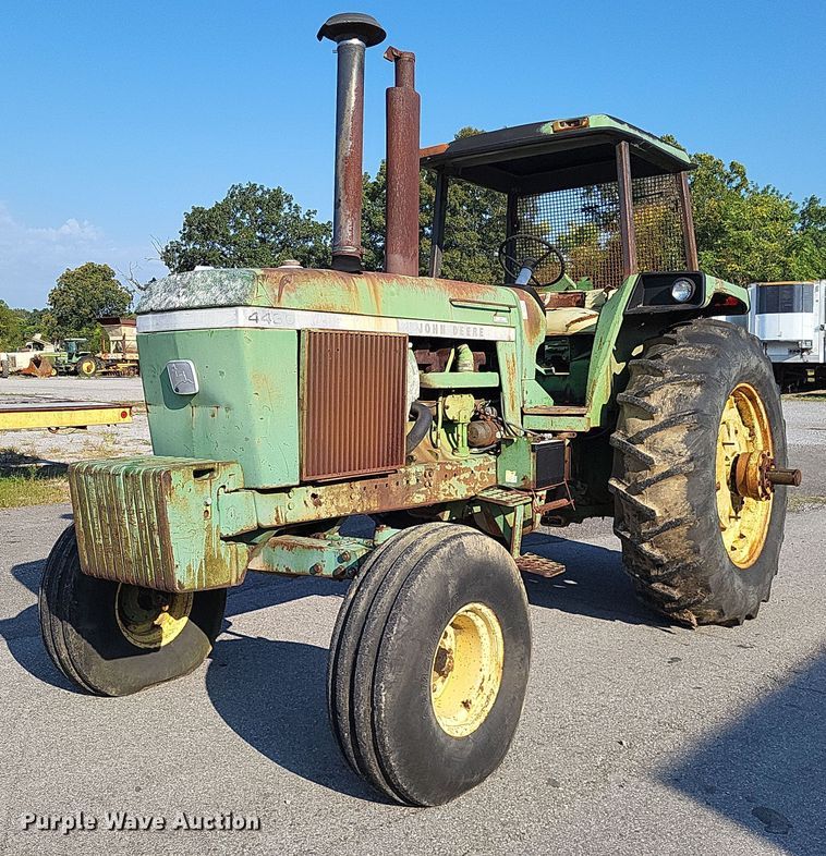 image for item LS9777 1975 John Deere 4430W tractor