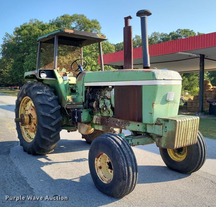 image for item LS9777 1975 John Deere 4430W tractor