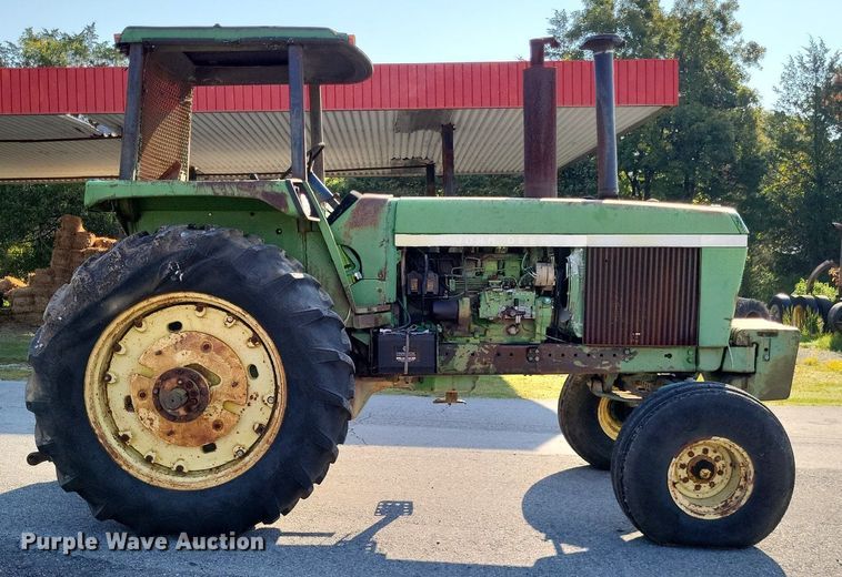 image for item LS9777 1975 John Deere 4430W tractor